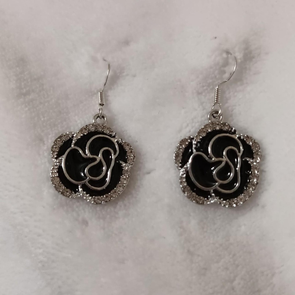 Black rose flower gothic